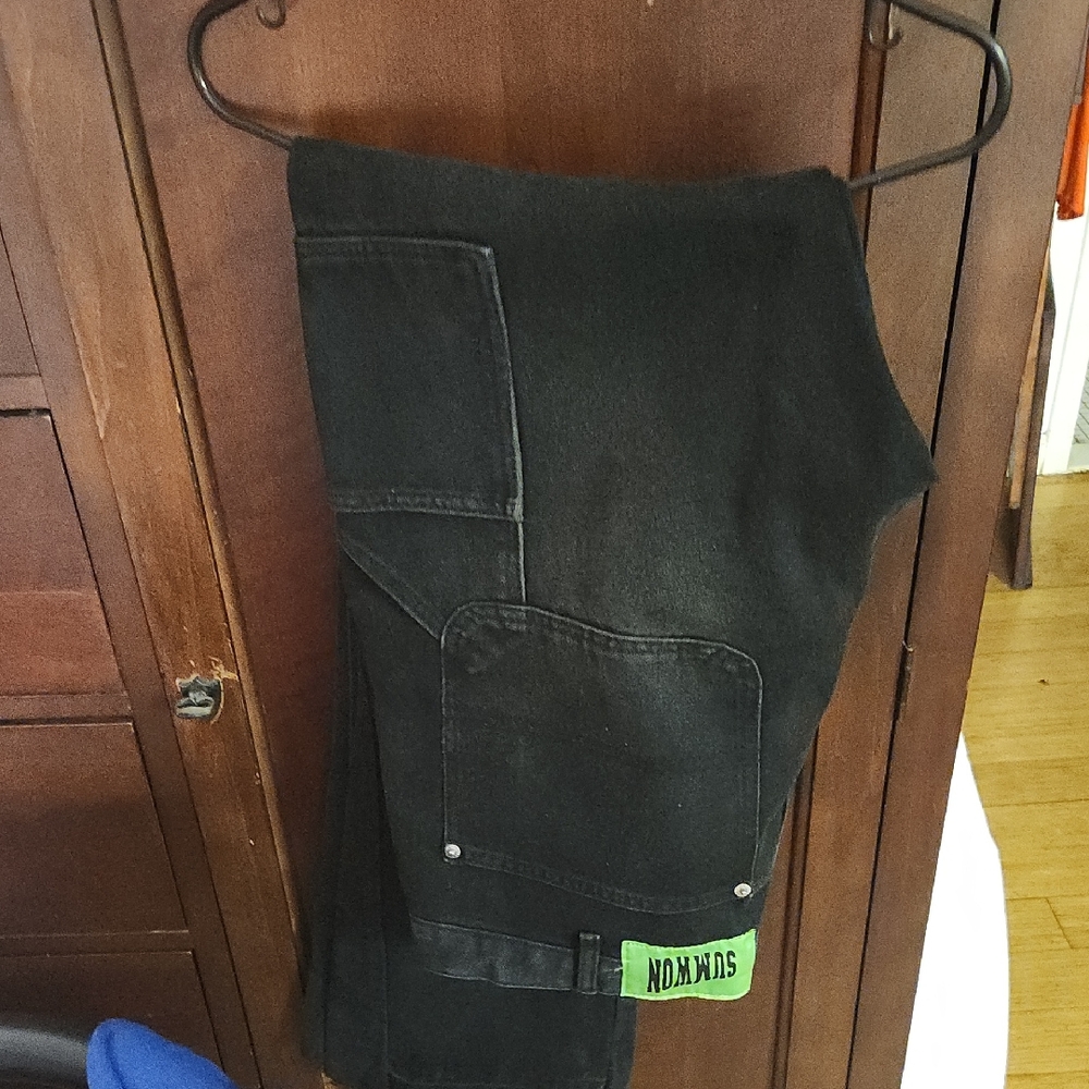 Black Straight-Leg Jeans with Solid Color Design